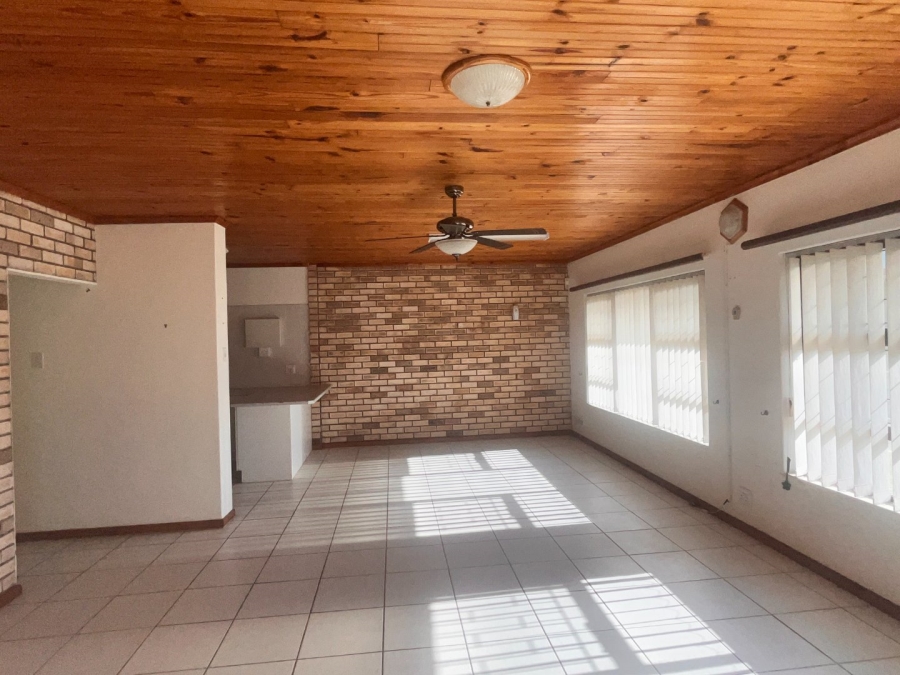 3 Bedroom Property for Sale in Wavecrest Eastern Cape